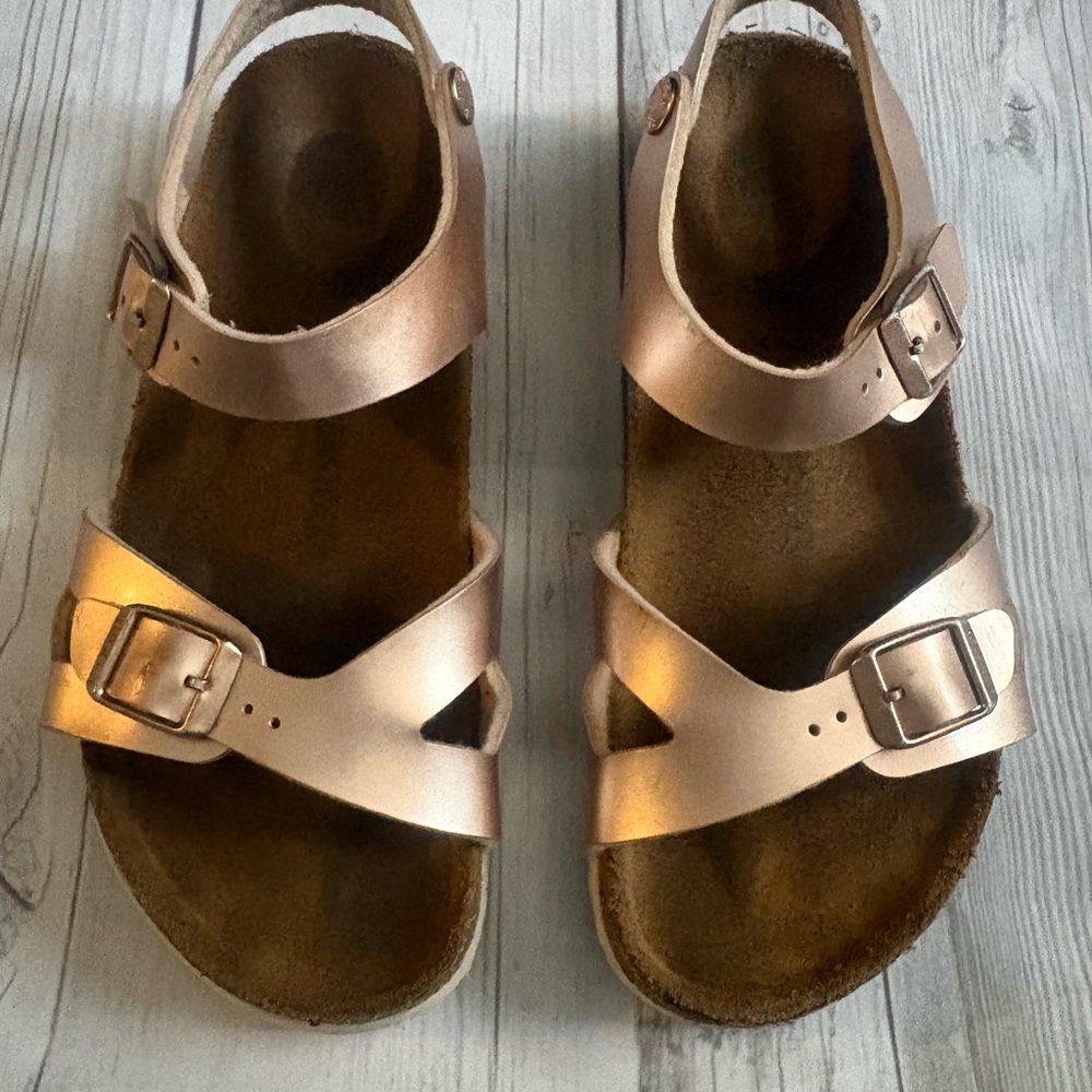Big Girls Birkenstock Sandals Rose Gold Metallic size 34 / 3.5